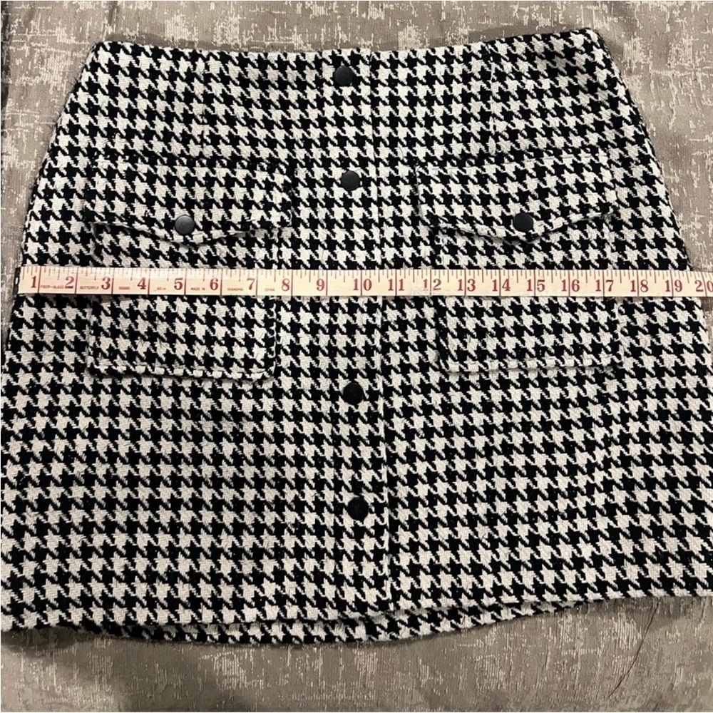 houndstooth mini skirt ( Like New) - Picture 3 of 3